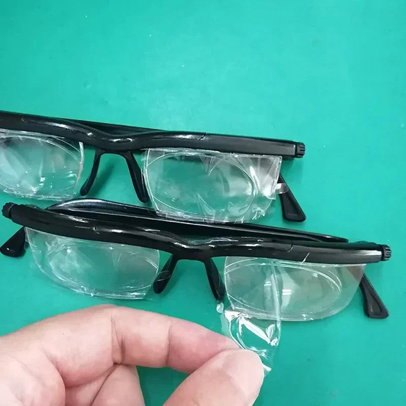 ADJUSTABLE FOCUS GLASSES NEAR AND FAR SIGHT